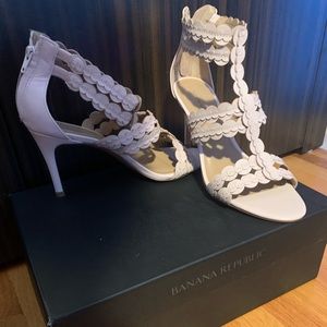 Blush pink open toed sandals